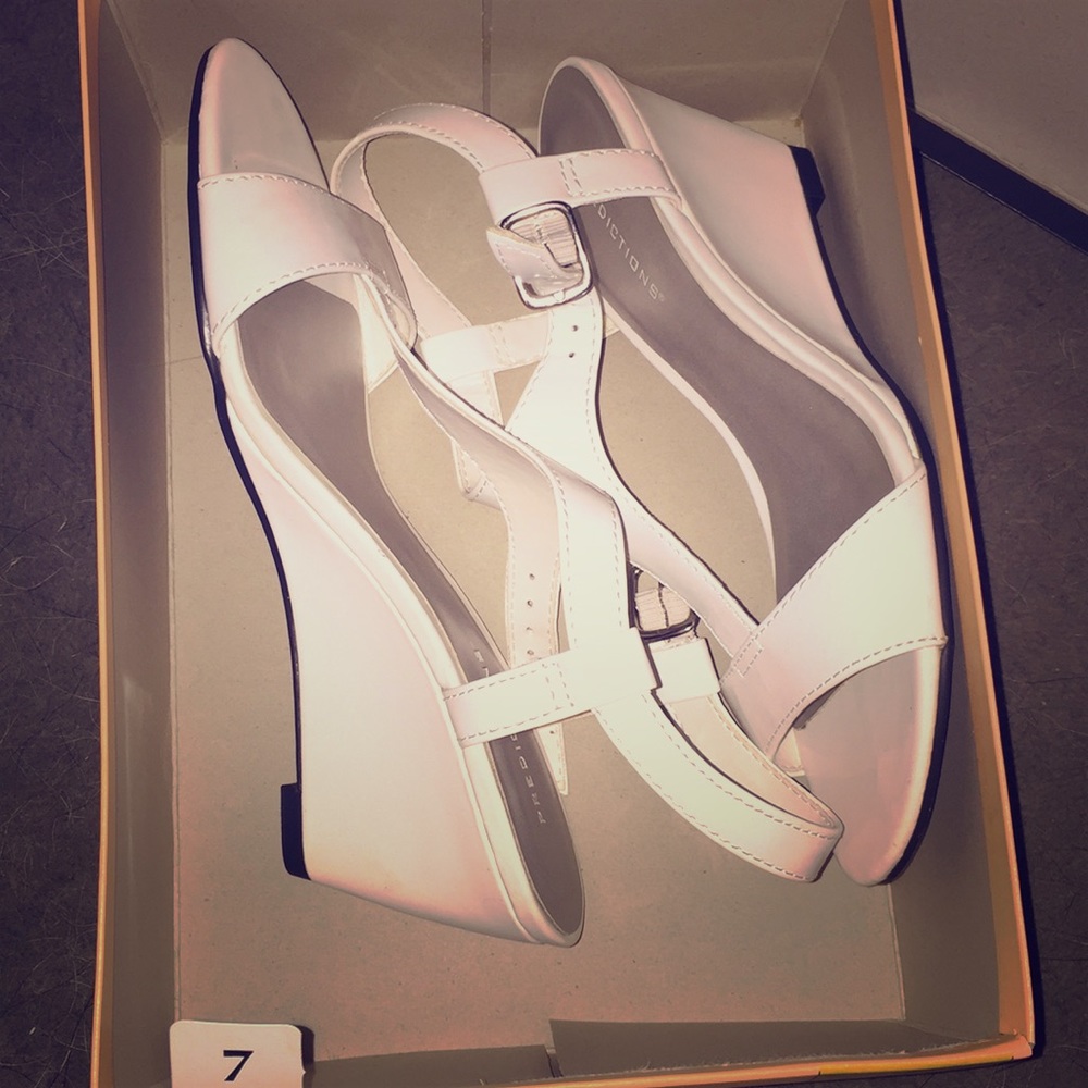 White hop wedge heels
